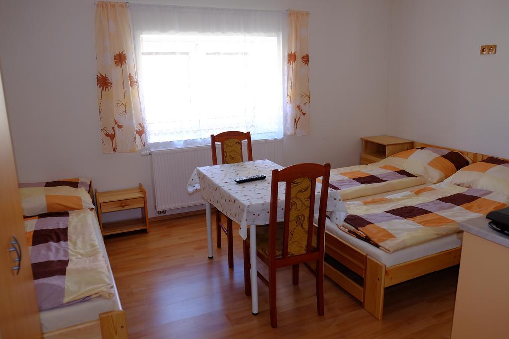 Ubytovani U Maminky Guest House Lednice Luaran gambar